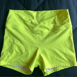 Fleo V waist shorts